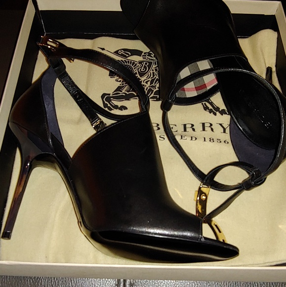 Ankle cut out Boots - Picture 1 of 8